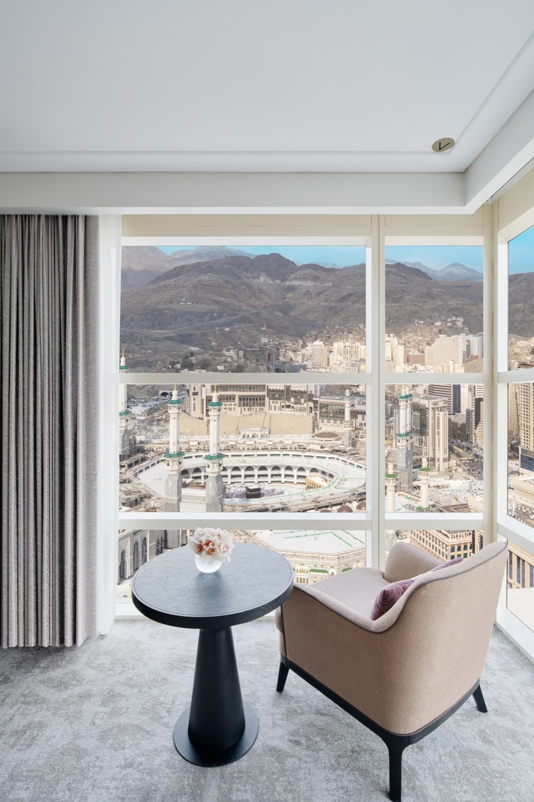 Otel odasından Mescid-i Haram manzarası