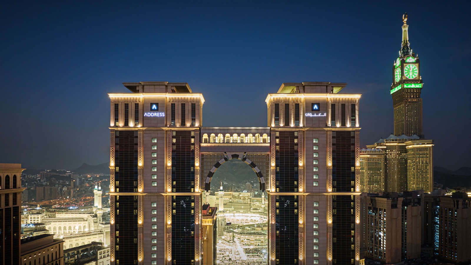 Address Jabal Omar Makkah ve arkada Saat Kulesi, gece
