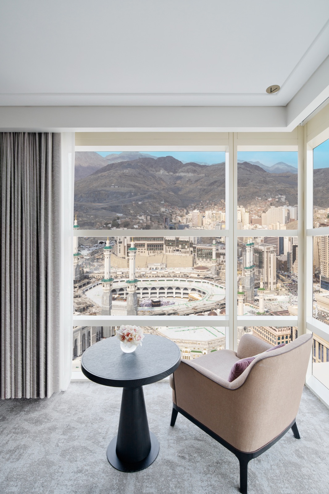 Otel odasından Mescid-i Haram manzarası